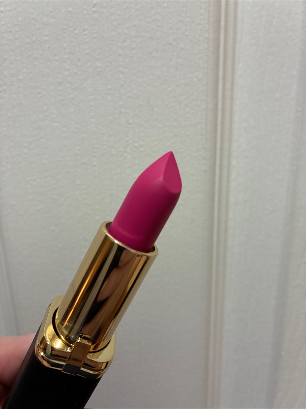 [ FIRM price ] L’Oréal Matte Lipstick in Mandate